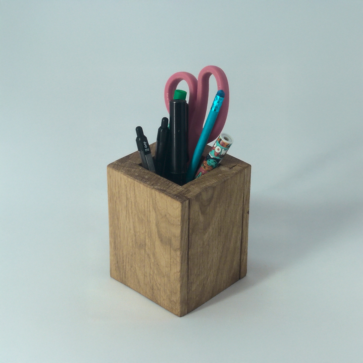 Oak Pen Pot